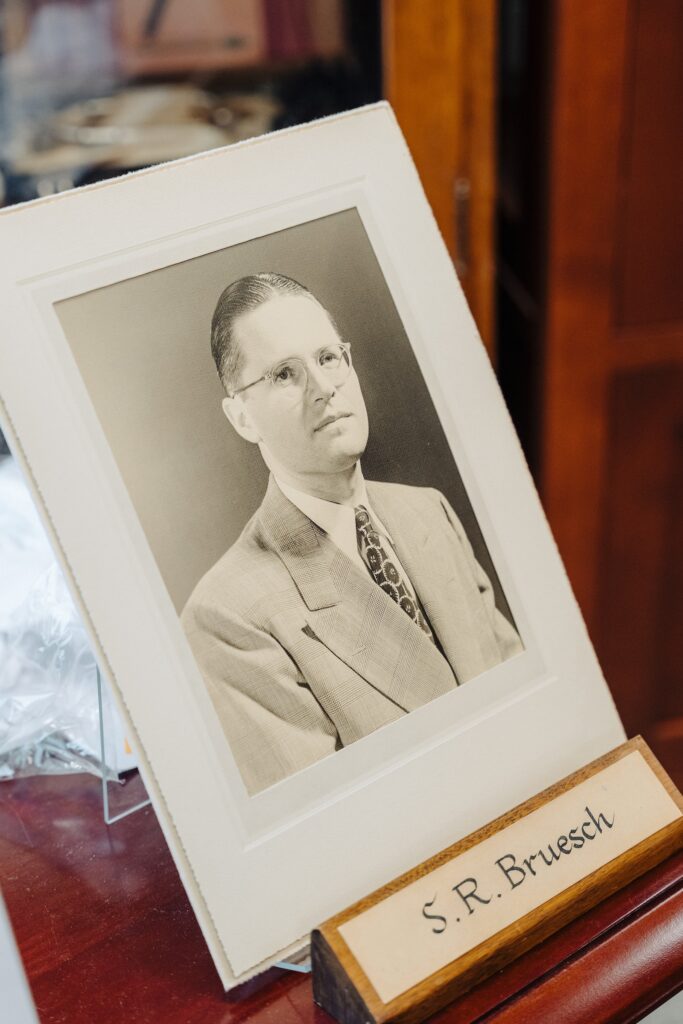 Dr. Simon Breusch